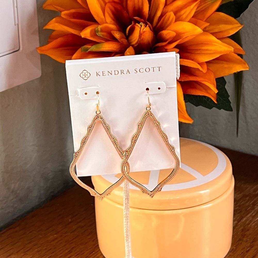 Brand new Kendra Scott Sophee Drop Earrings in Rose Gold #KSER